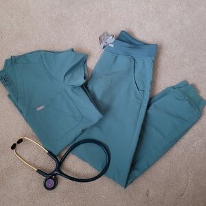 Figs jogger scrubs set